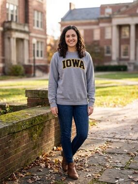 Comfort Colors Iowa Hawkeyes Gray Crewneck Sweatshirt Large
